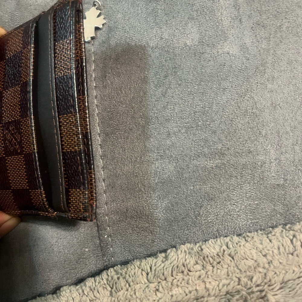 Men’s Louis Vuitton card holder - Picture 3 of 4